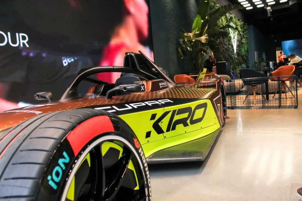 El monoplaza 100% eléctrico del equipo Cupra Kiro de Fórmula E está en Madrid 2 Motor16 El monoplaza Gen3 Evo CUPRA KIRO se presenta en el CUPRA City Garage de Madrid 2 Motor16