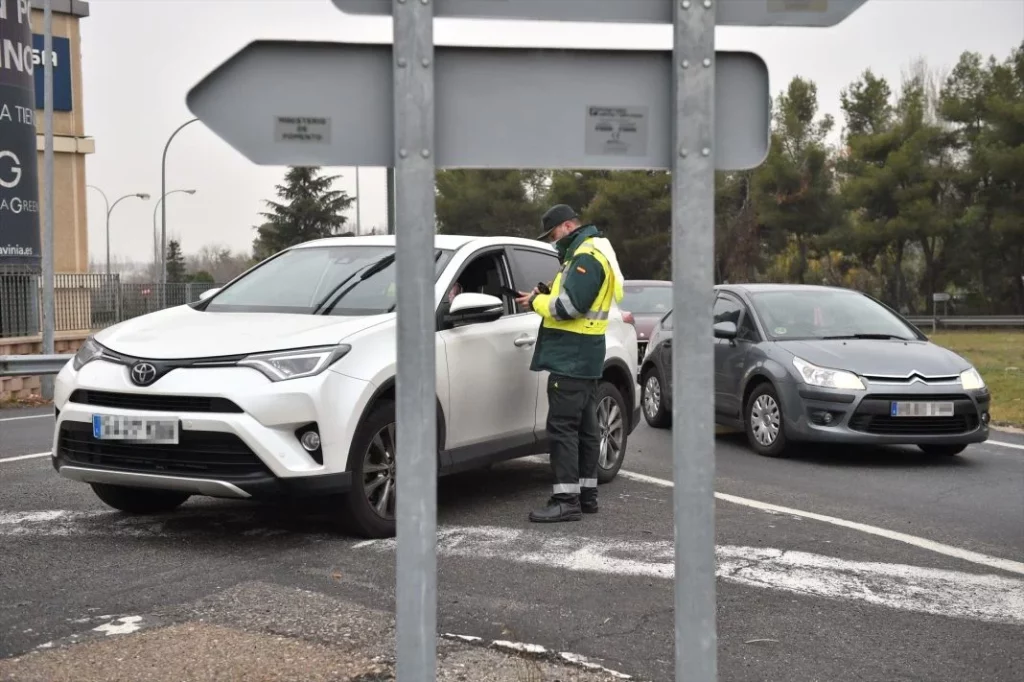 La DGT ha retocado los márgenes a los que saltan los radares de velocidad: no te pases mucho de 120 km/h 2 Motor16 Control alcohol Guardia Civil DGT