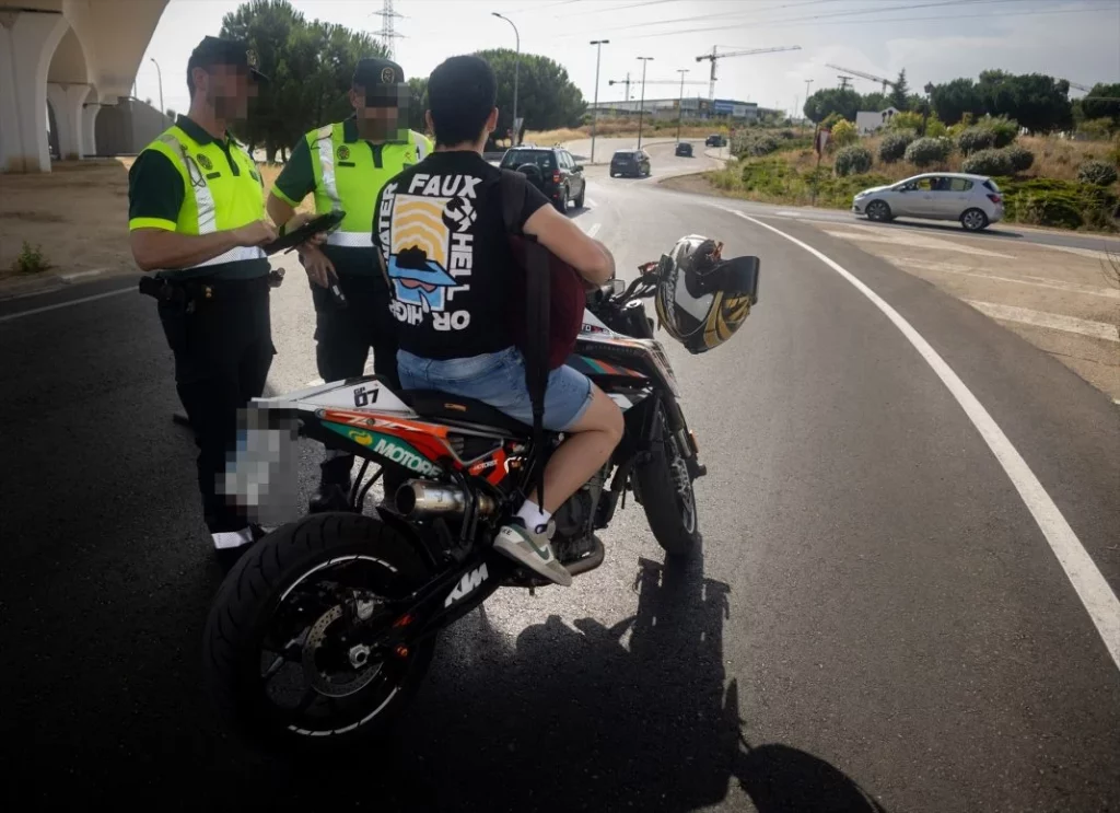 La mitad de los fallecidos en Semana Santa eran vulnerables: motoristas, peatones o ciclistas 1 Motor16 EuropaPress 6073504 control trafico guardia civil mostoles julio 2024 mostoles madrid espana Motor16