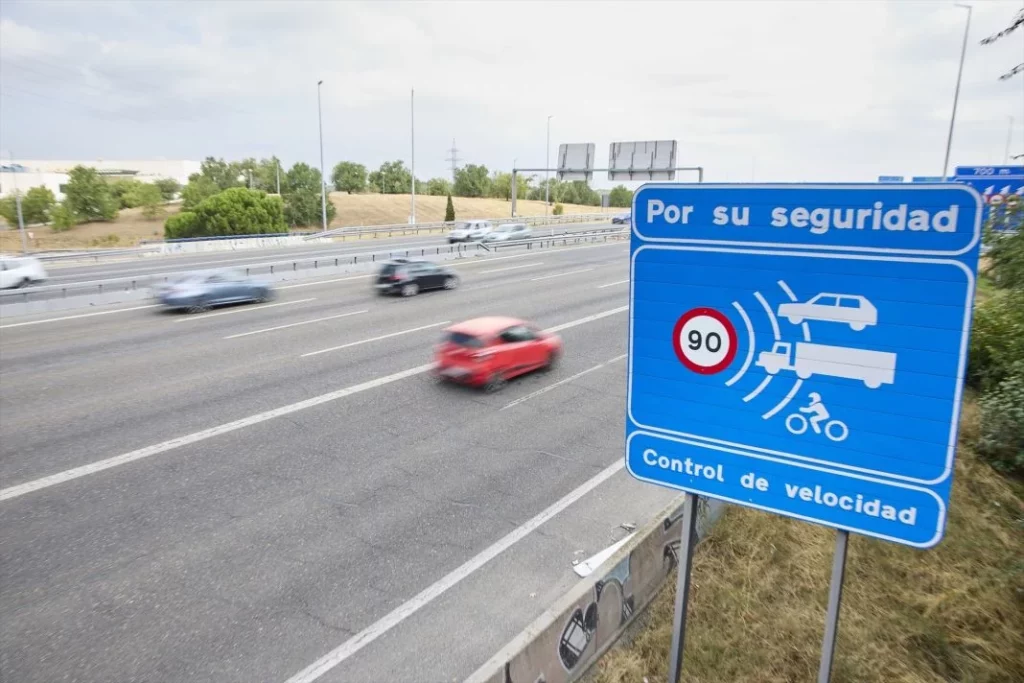 La DGT ha retocado los márgenes a los que saltan los radares de velocidad: no te pases mucho de 120 km/h 1 Motor16 Radares DGT
