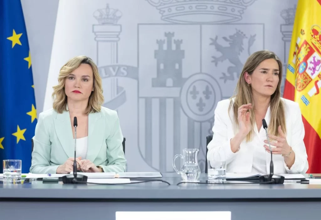 El Gobierno cumple y recupera el Moves: tendrá 400 millones y será retroactivo 1 Motor16 EuropaPress 6616624 La ministra portavoz Pilar Alegria i y la vice Motor16