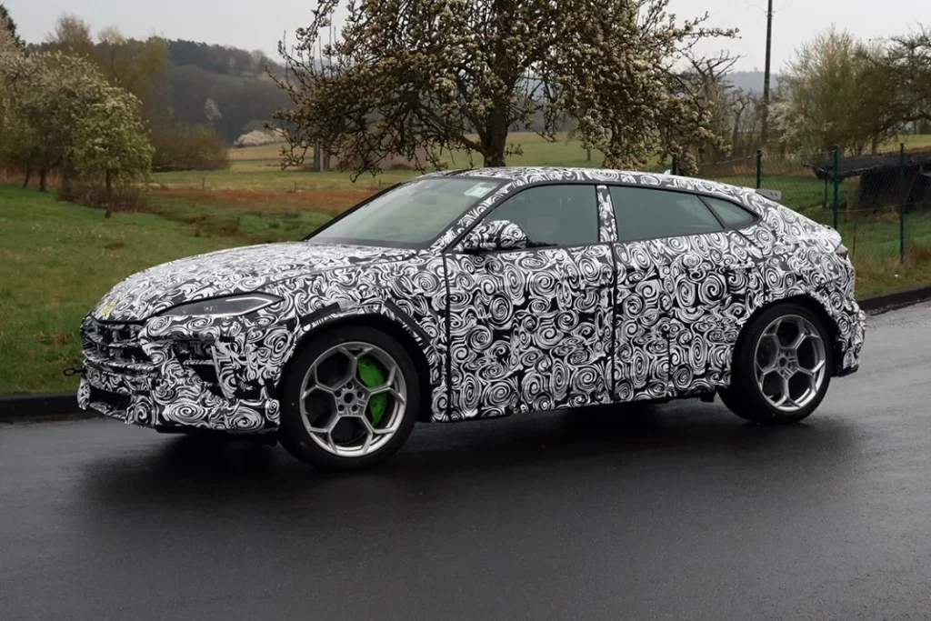 Lamborghini Urus SE Performante 12 Motor16