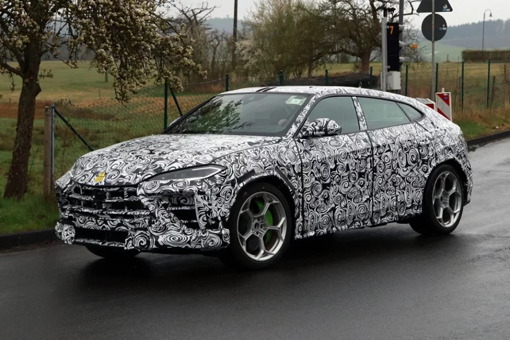 Lamborghini Urus SE Performante 9 Motor16