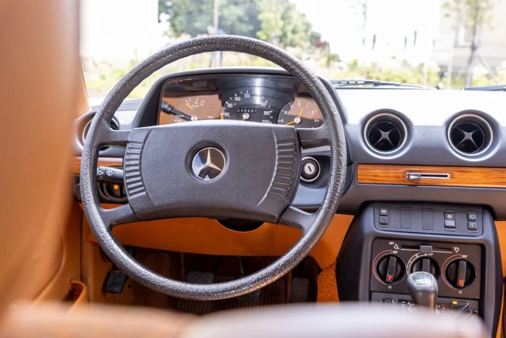 MERCEDES W123 Motor16