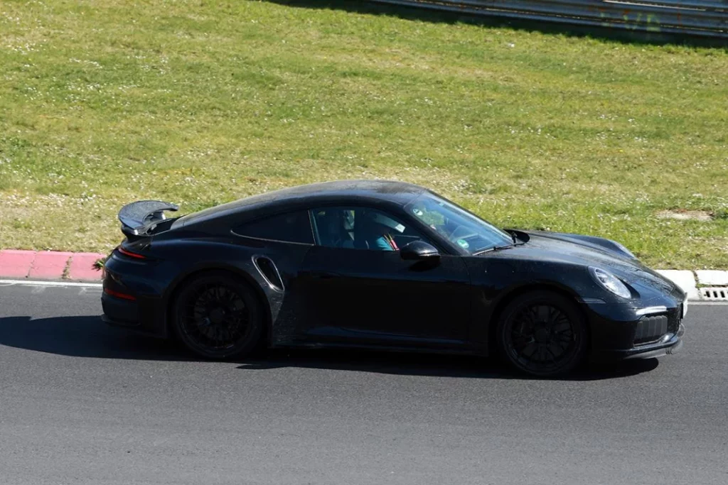 Porsche 911 992.2 Turbo 6 Motor16
