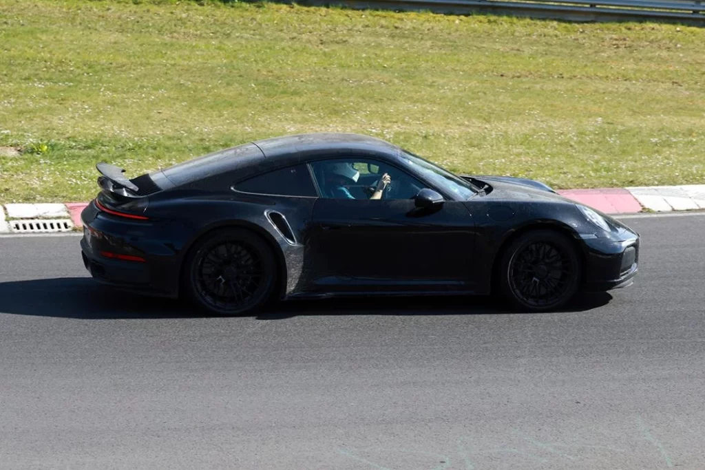 Porsche 911 Turbo S 992.2 (7)