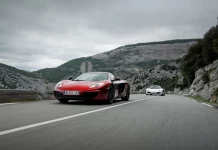 Los McLaren MP4-12C que unieron a Hamilton y Button fuera de la pista pueden ser tuyos