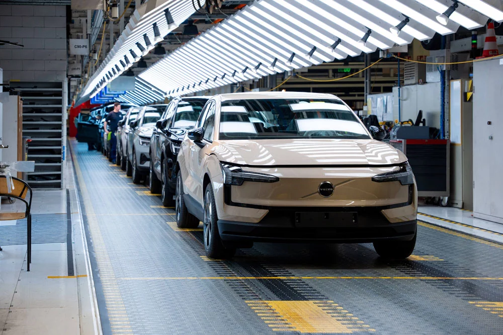 El Volvo EX30 ya nace en Europa 4 Motor16 VOLVO EX30 PRODUCCION EN GANTE 1 Motor16