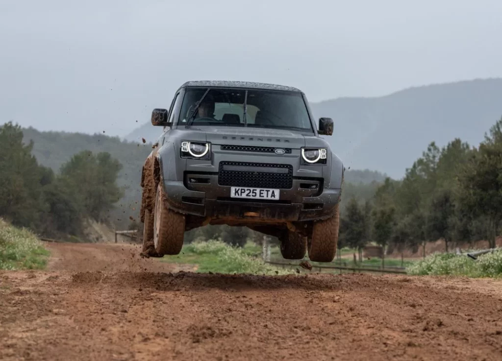 land rover Defender OCTA 2025 prueba Les Comes 119 Motor16