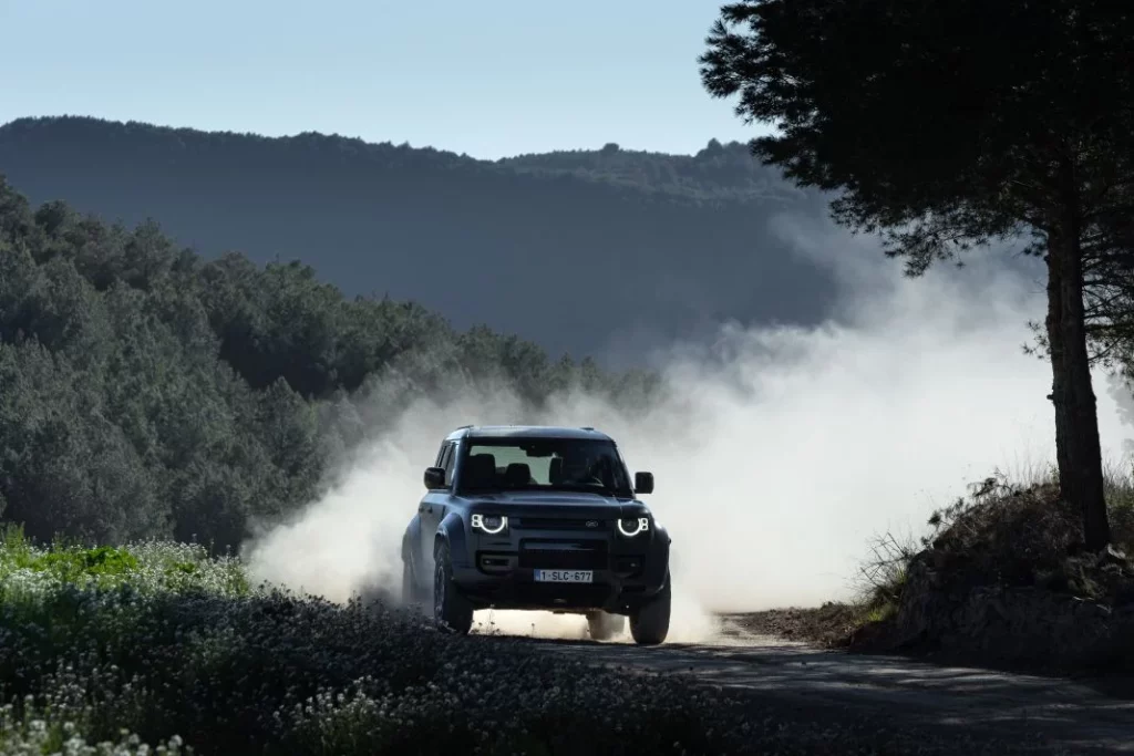 land rover Defender OCTA 2025 prueba Les Comes 38 Motor16