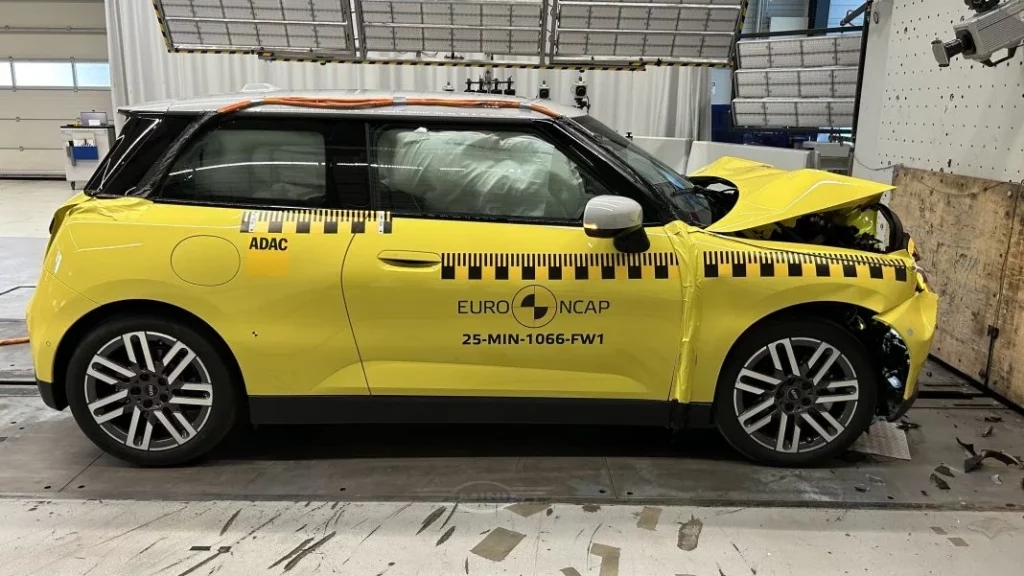 mini cooper e audi a6 e tron euro ncap 18 Motor16