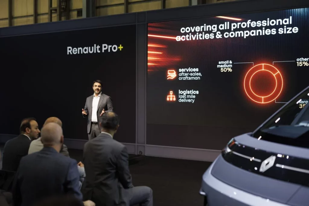 presentacion renault trafic goelette estafette 16 Motor16
