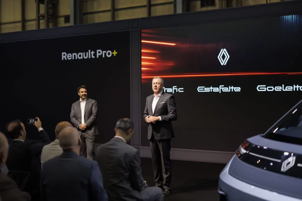presentacion renault trafic goelette estafette 26 Motor16