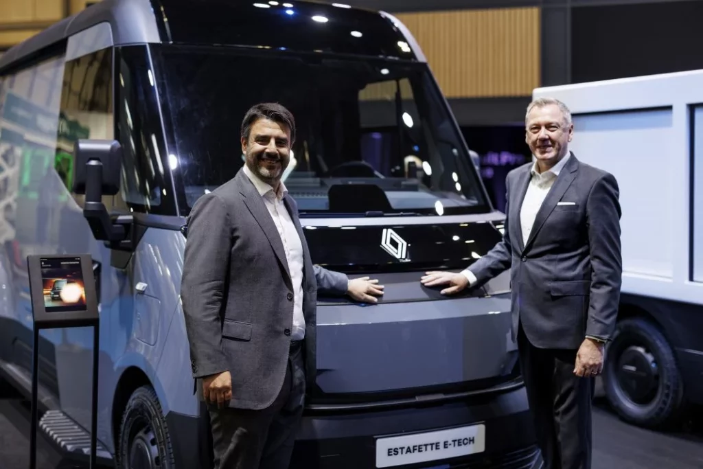 presentacion renault trafic goelette estafette 28 Motor16