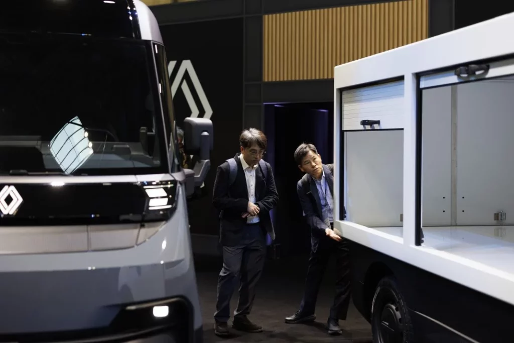 presentacion renault trafic goelette estafette 30 Motor16