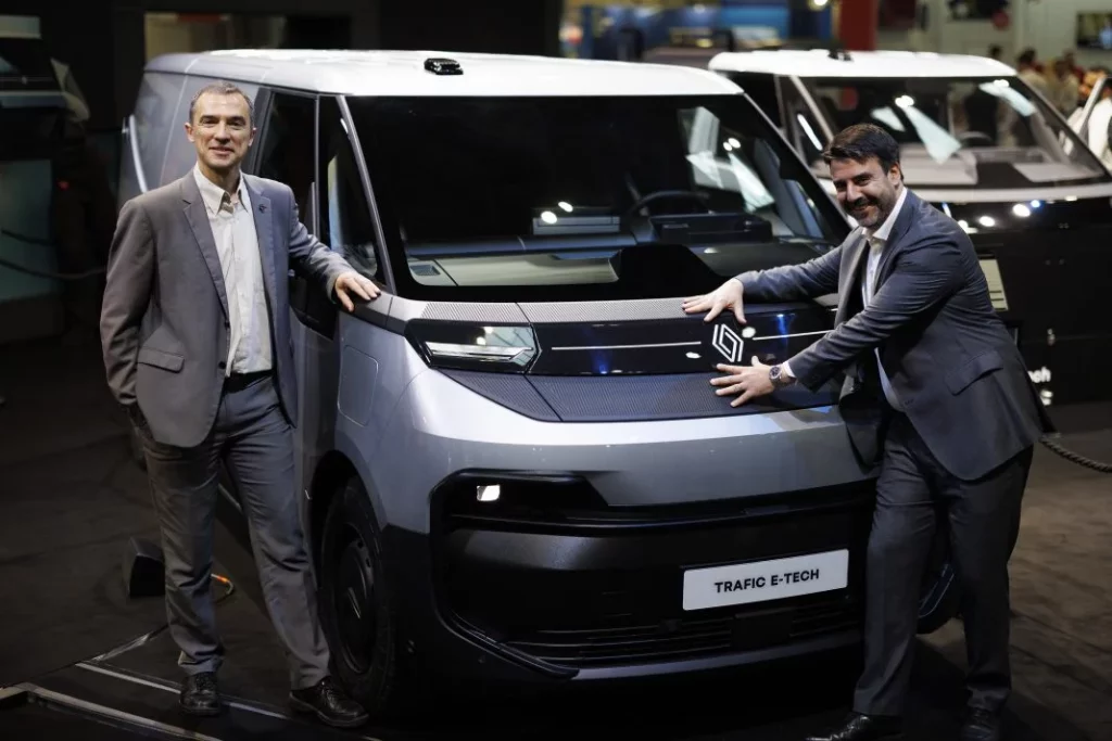 presentacion renault trafic goelette estafette 32 Motor16