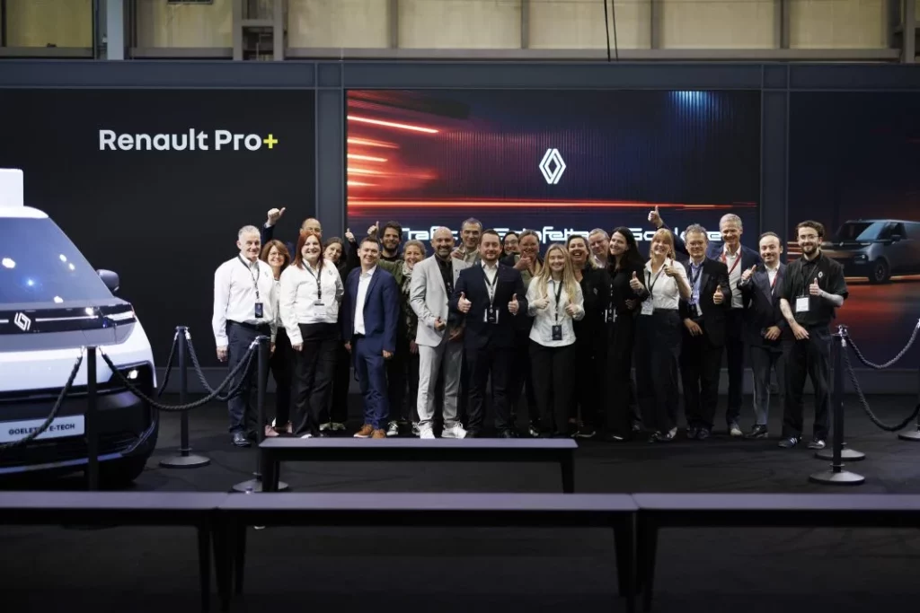 presentacion renault trafic goelette estafette 35 Motor16