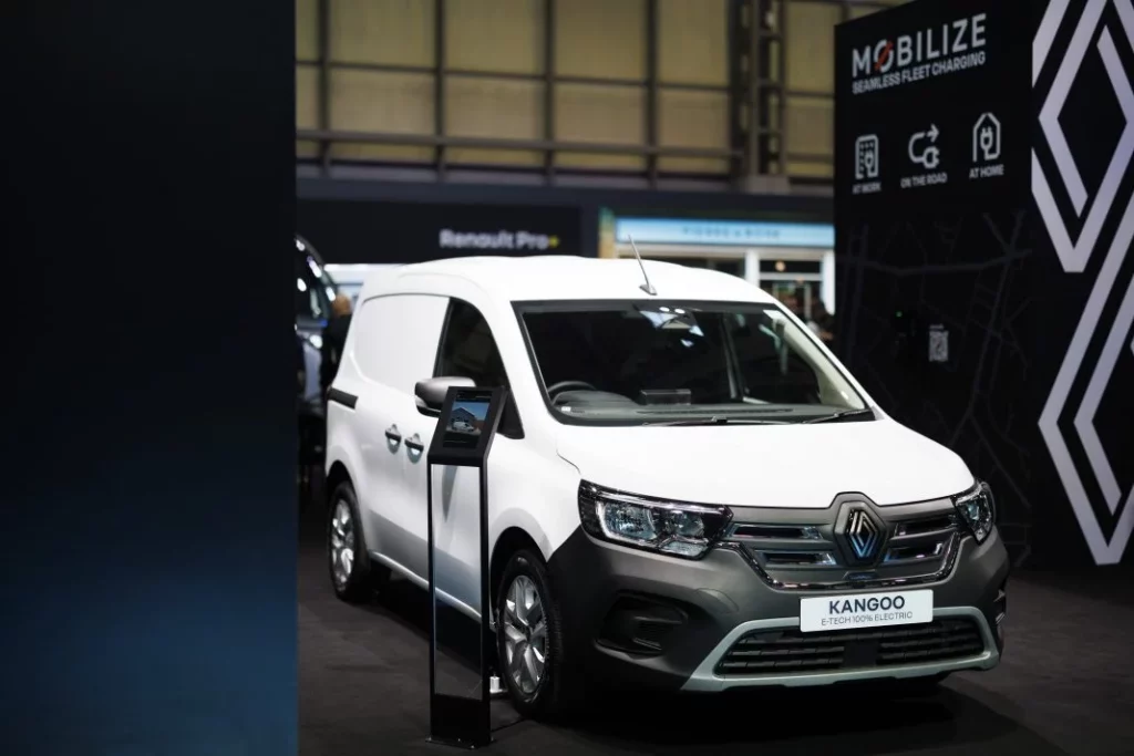 presentacion renault trafic goelette estafette 36 Motor16