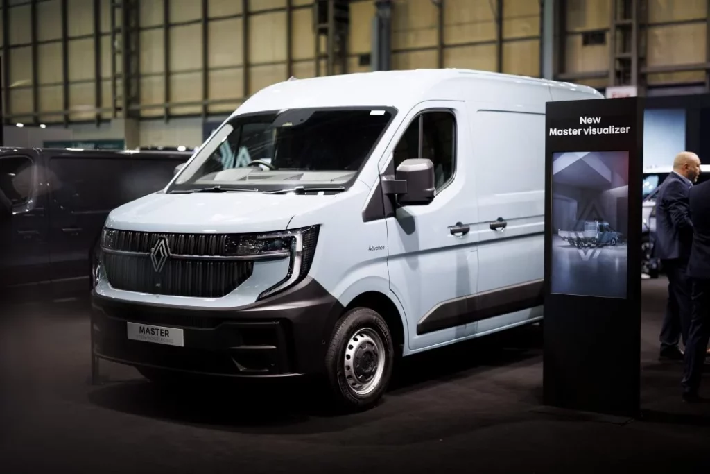 presentacion renault trafic goelette estafette 38 Motor16