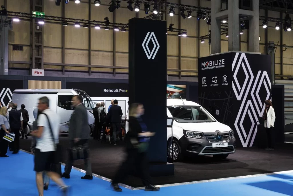 presentacion renault trafic goelette estafette 46 Motor16