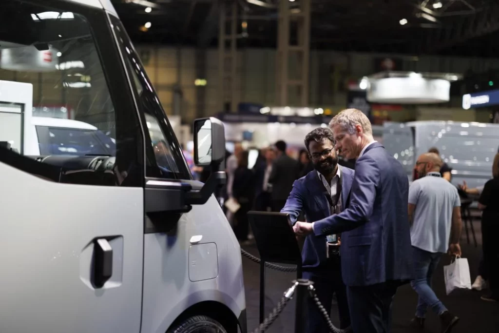 presentacion renault trafic goelette estafette 54 Motor16