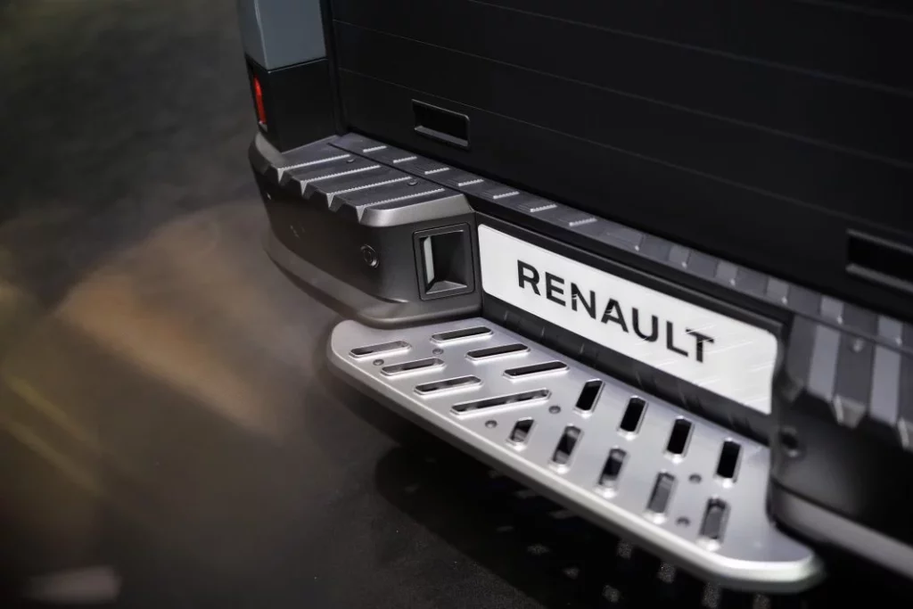 presentacion renault trafic goelette estafette 67 Motor16