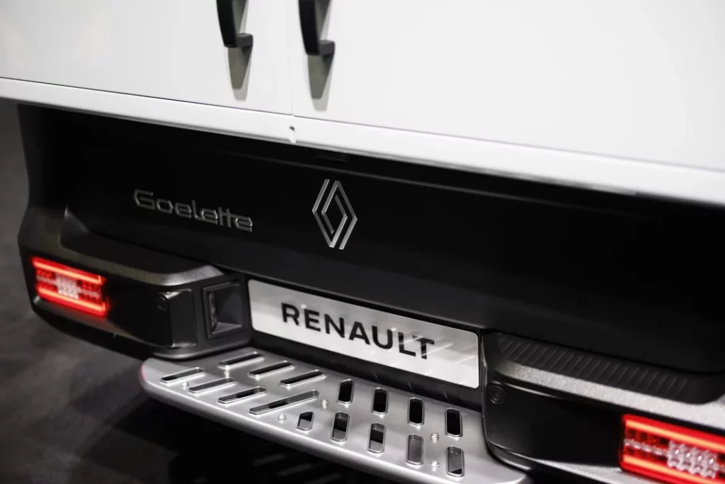 presentacion renault trafic goelette estafette 69 Motor16