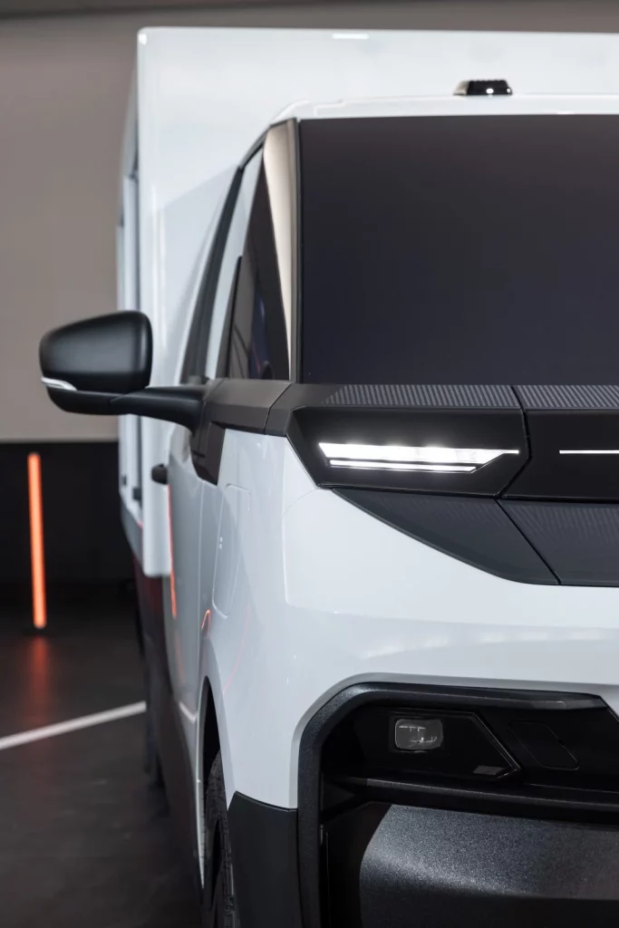 renault trafic Goelette electric ev 6 Motor16