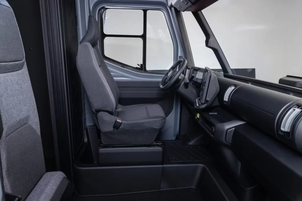 renault trafic estafette ev electric 22 Motor16