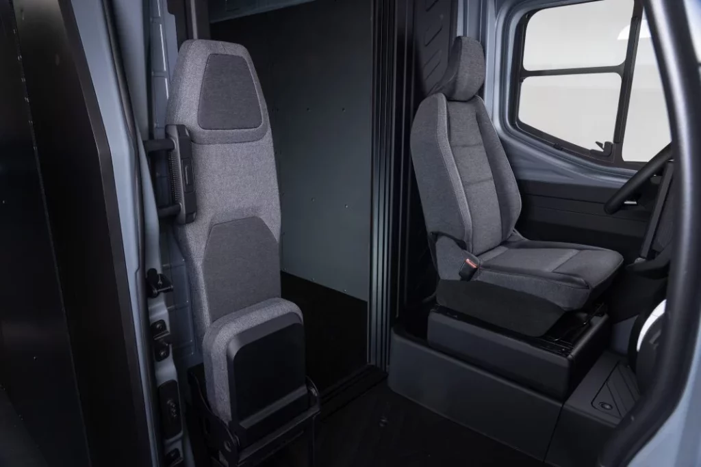 renault trafic estafette ev electric 30 Motor16