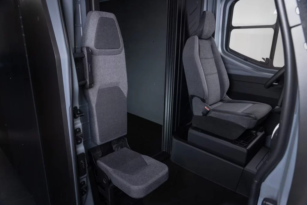 renault trafic estafette ev electric 31 Motor16