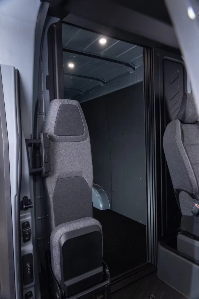 renault trafic estafette ev electric 36 Motor16