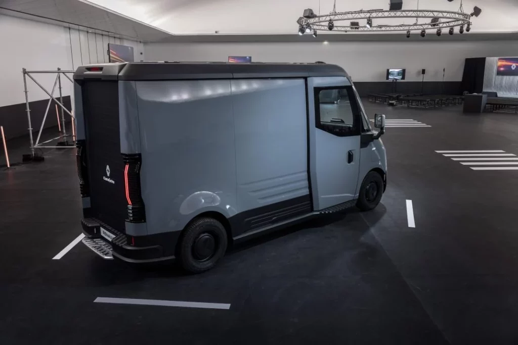 renault trafic estafette ev electric 7 Motor16