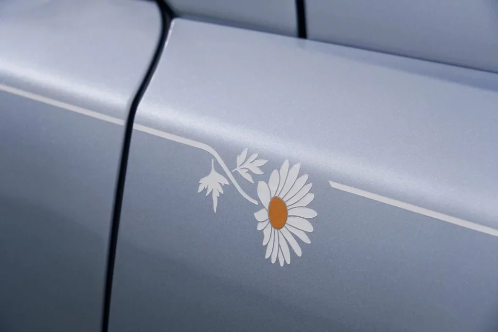 Rolls-Royce Cullinan Series II Black Badge Bespoke Daisy 2025