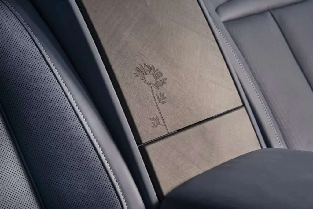 Rolls-Royce Cullinan Series II Black Badge Bespoke Daisy 2025