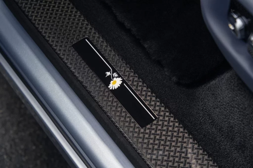 Rolls-Royce Cullinan Series II Black Badge Bespoke Daisy 2025
