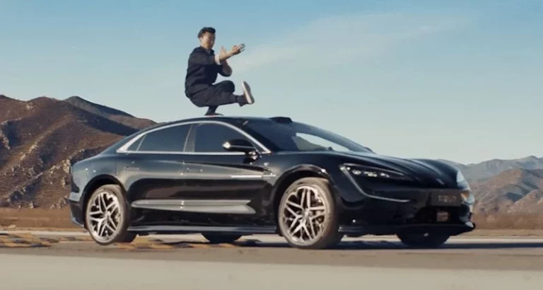 La espectacular forma de mostrar la nueva suspensión del Yangwang U7 de BYD