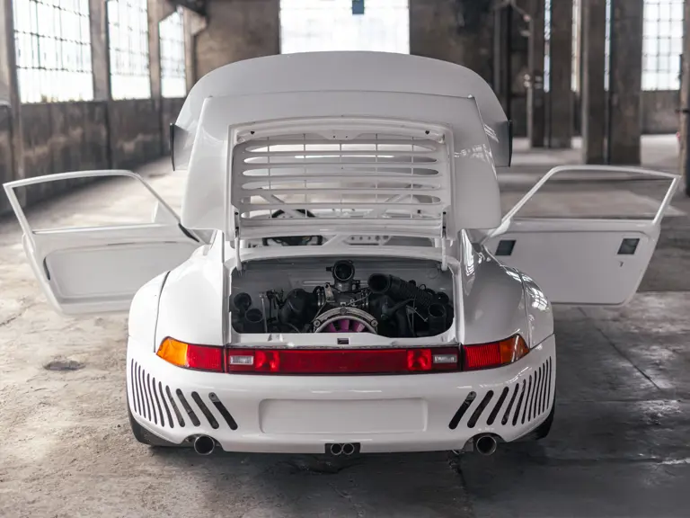 Para hacerte con este Porsche 911 GT2 R por 'solo' 700.000 euros tendrás que mancharte las manos 14 Motor16 1997 Porsche 911 GT2 R Sothebys 22 Motor16