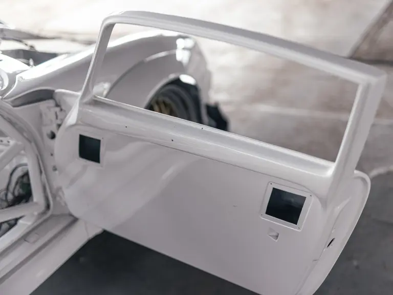 Para hacerte con este Porsche 911 GT2 R por 'solo' 700.000 euros tendrás que mancharte las manos 34 Motor16 1997 Porsche 911 GT2 R Sothebys 25 Motor16