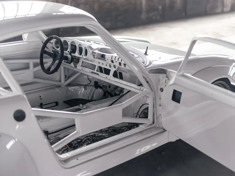 Para hacerte con este Porsche 911 GT2 R por 'solo' 700.000 euros tendrás que mancharte las manos 2 Motor16 1997 Porsche 911 GT2 R. RM Sotheby's. Imagen interior.