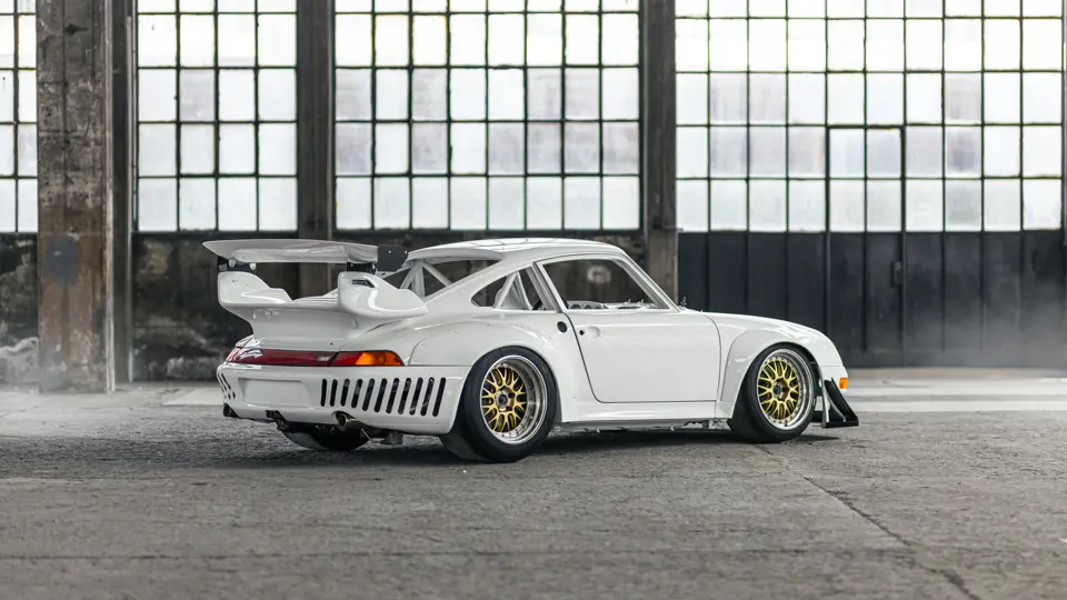 Para hacerte con este Porsche 911 GT2 R por 'solo' 700.000 euros tendrás que mancharte las manos 11 Motor16 1997 Porsche 911 GT2 R Sothebys 34 Motor16