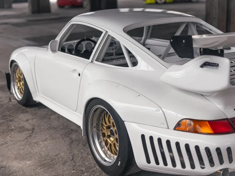 Para hacerte con este Porsche 911 GT2 R por 'solo' 700.000 euros tendrás que mancharte las manos 21 Motor16 1997 Porsche 911 GT2 R Sothebys 37 Motor16