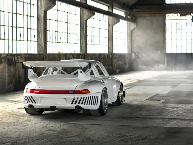 Para hacerte con este Porsche 911 GT2 R por 'solo' 700.000 euros tendrás que mancharte las manos 12 Motor16 1997 Porsche 911 GT2 R Sothebys 43 Motor16