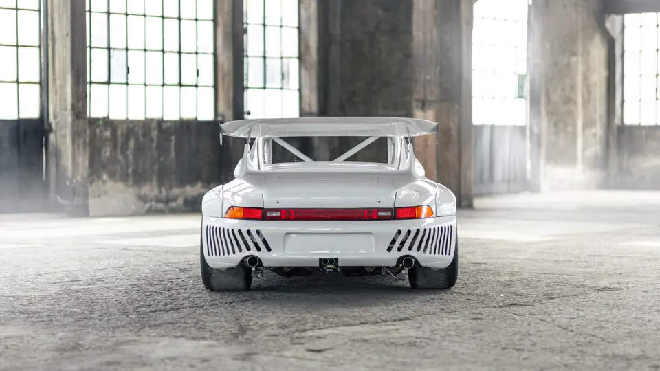 Para hacerte con este Porsche 911 GT2 R por 'solo' 700.000 euros tendrás que mancharte las manos 13 Motor16 1997 Porsche 911 GT2 R Sothebys 45 Motor16