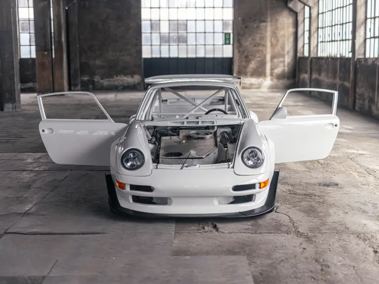 Para hacerte con este Porsche 911 GT2 R por 'solo' 700.000 euros tendrás que mancharte las manos 5 Motor16 1997 Porsche 911 GT2 R Sothebys 48 Motor16