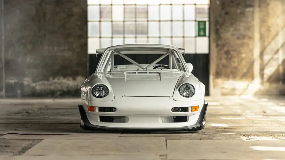 Para hacerte con este Porsche 911 GT2 R por 'solo' 700.000 euros tendrás que mancharte las manos 4 Motor16 1997 Porsche 911 GT2 R Sothebys 7 Motor16