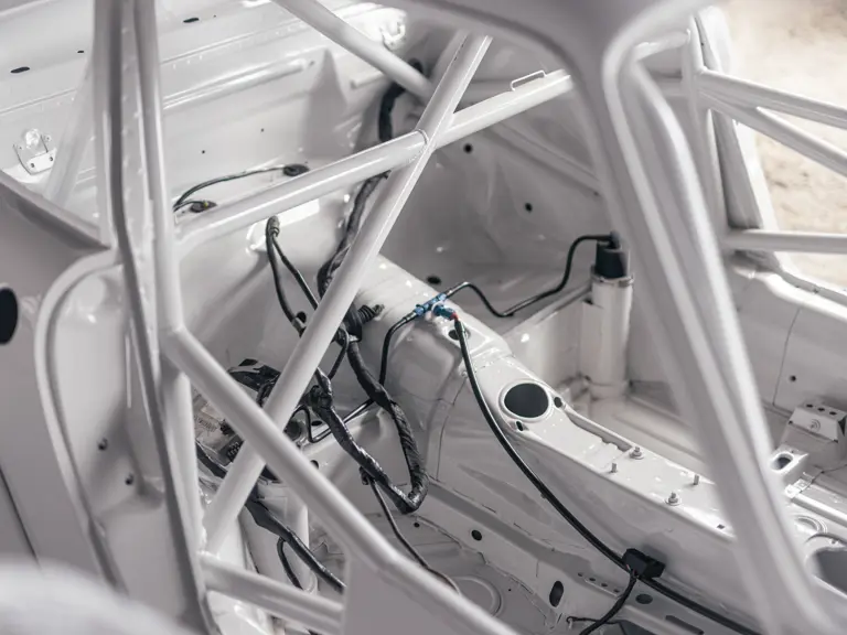Para hacerte con este Porsche 911 GT2 R por 'solo' 700.000 euros tendrás que mancharte las manos 32 Motor16 1997 Porsche 911 GT2 R Sothebys 8 Motor16