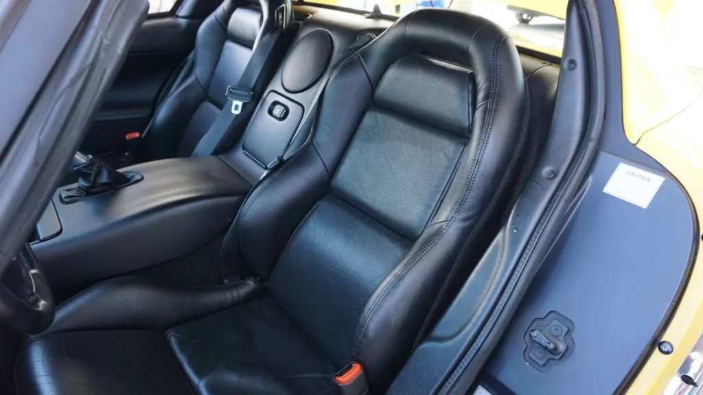 Sólo hay 178 Dodge Viper como este, que está esperando a que lo exprimas por un módico precio 20 Motor16 2000 Dodge Viper Yellow Mecum 20 Motor16