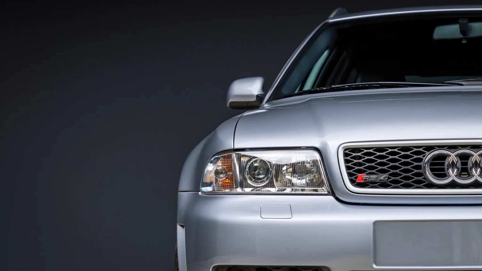 2001-Audi-RS4-Avant-BaT-12-1536x863.webp