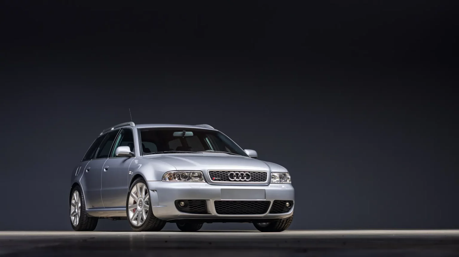 2001-Audi-RS4-Avant-BaT-2-1536x863.webp